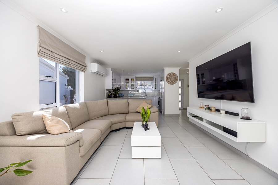 3 Bedroom Property for Sale in Sunningdale Western Cape